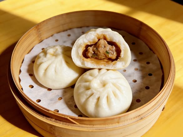 Steamed Pork Bao 蒸猪肉包3个
